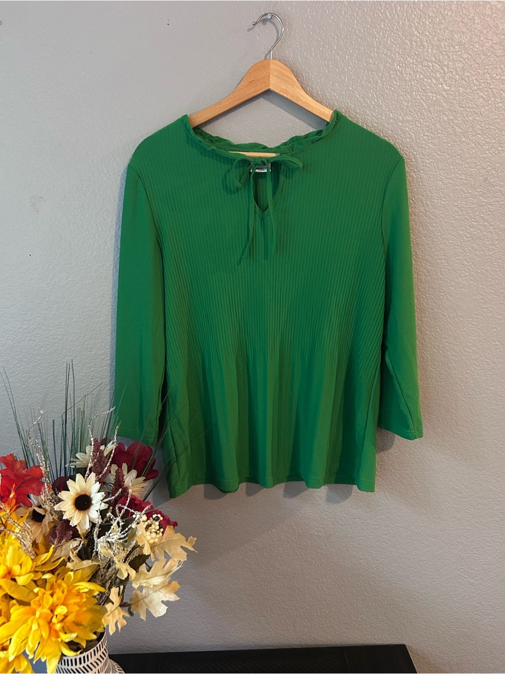 Women’s Green Tie-Neck Ribbed Top